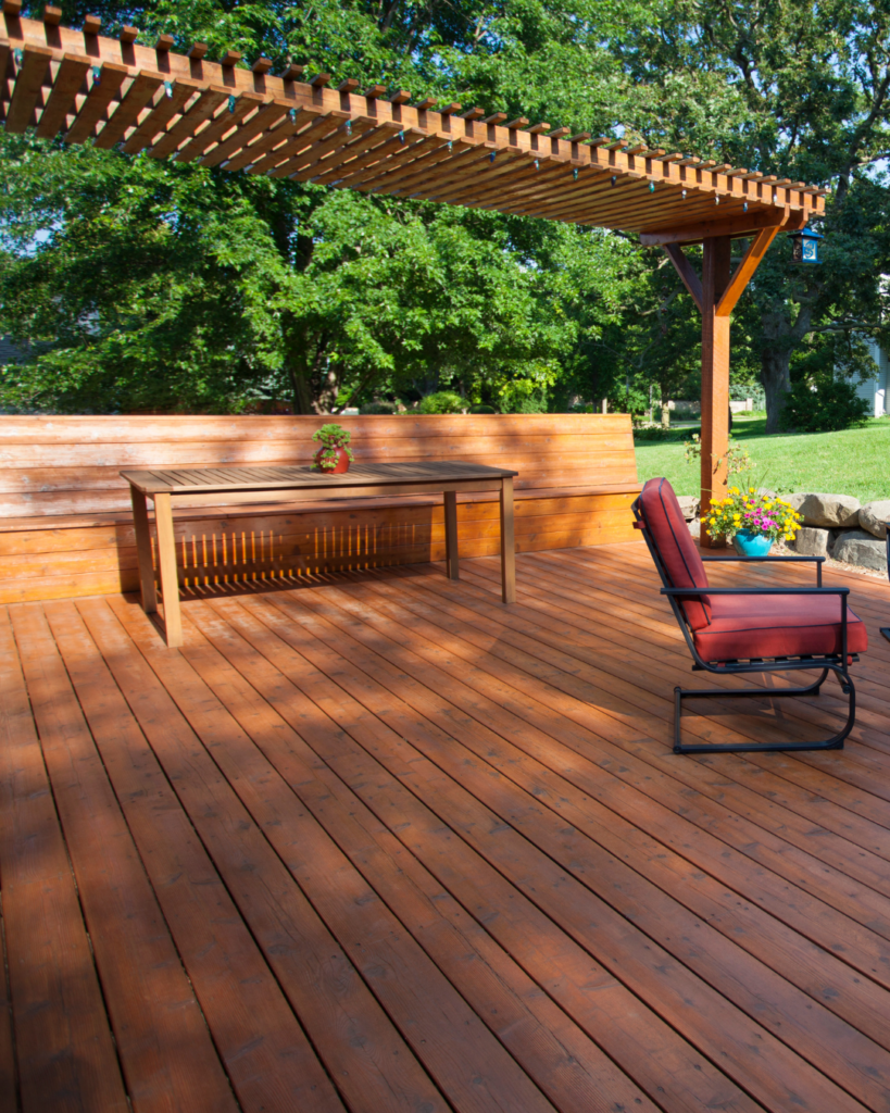 Deck-staining-toronto-brampton-burlington-oakville