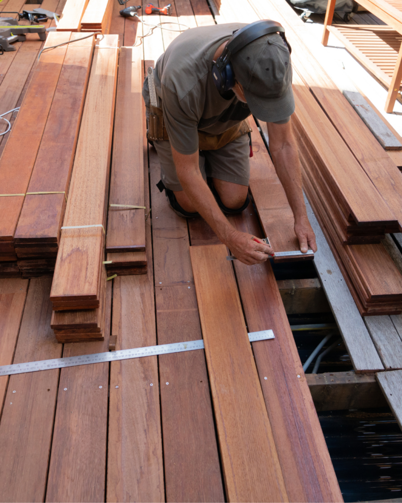custom-cedar-deck-construction-toronto.